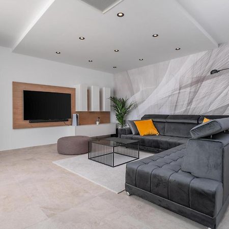 Beautiful Home In Omis With Kitchen Eksteriør bilde