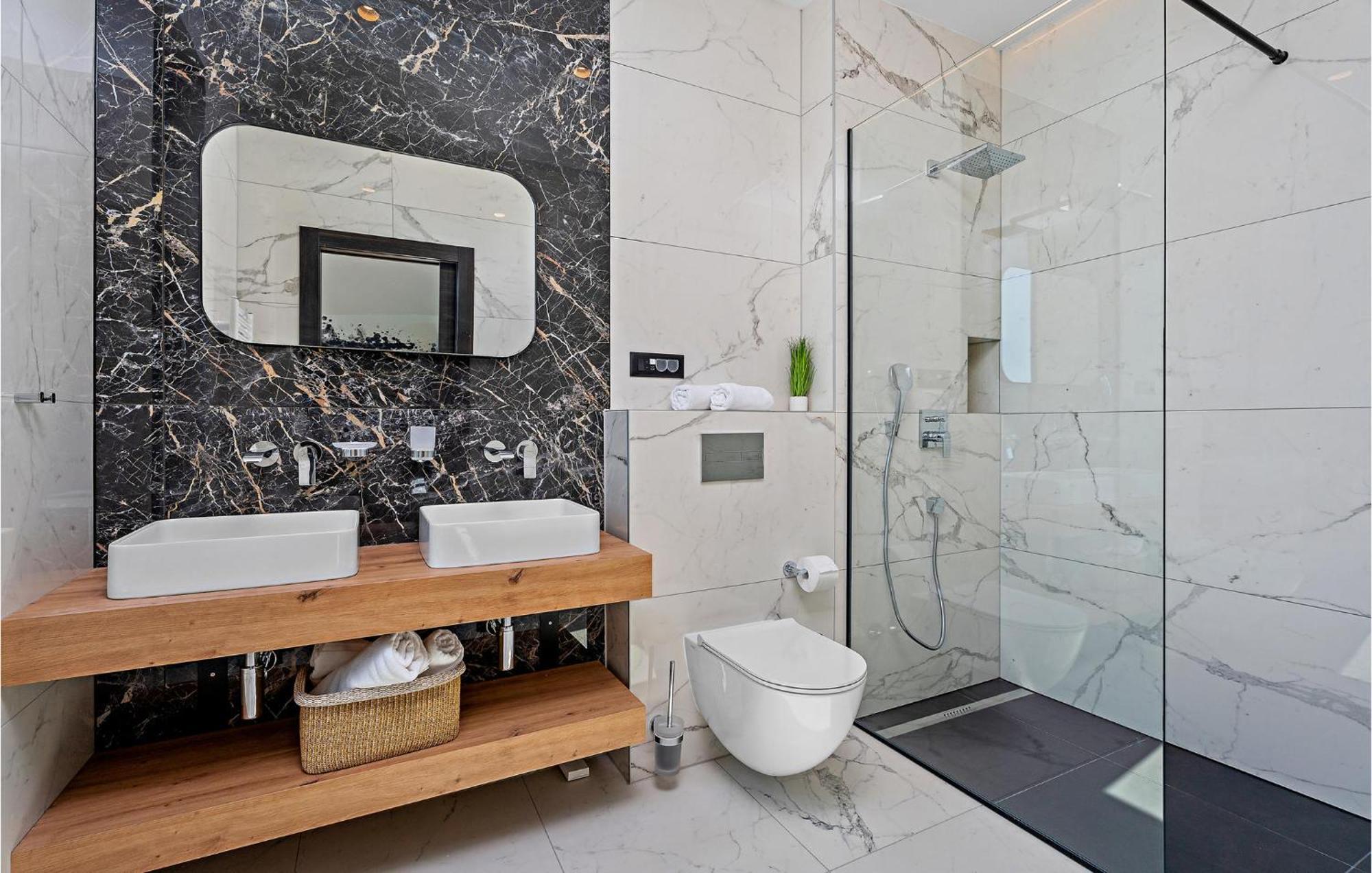 Beautiful Home In Omis With Kitchen Eksteriør bilde