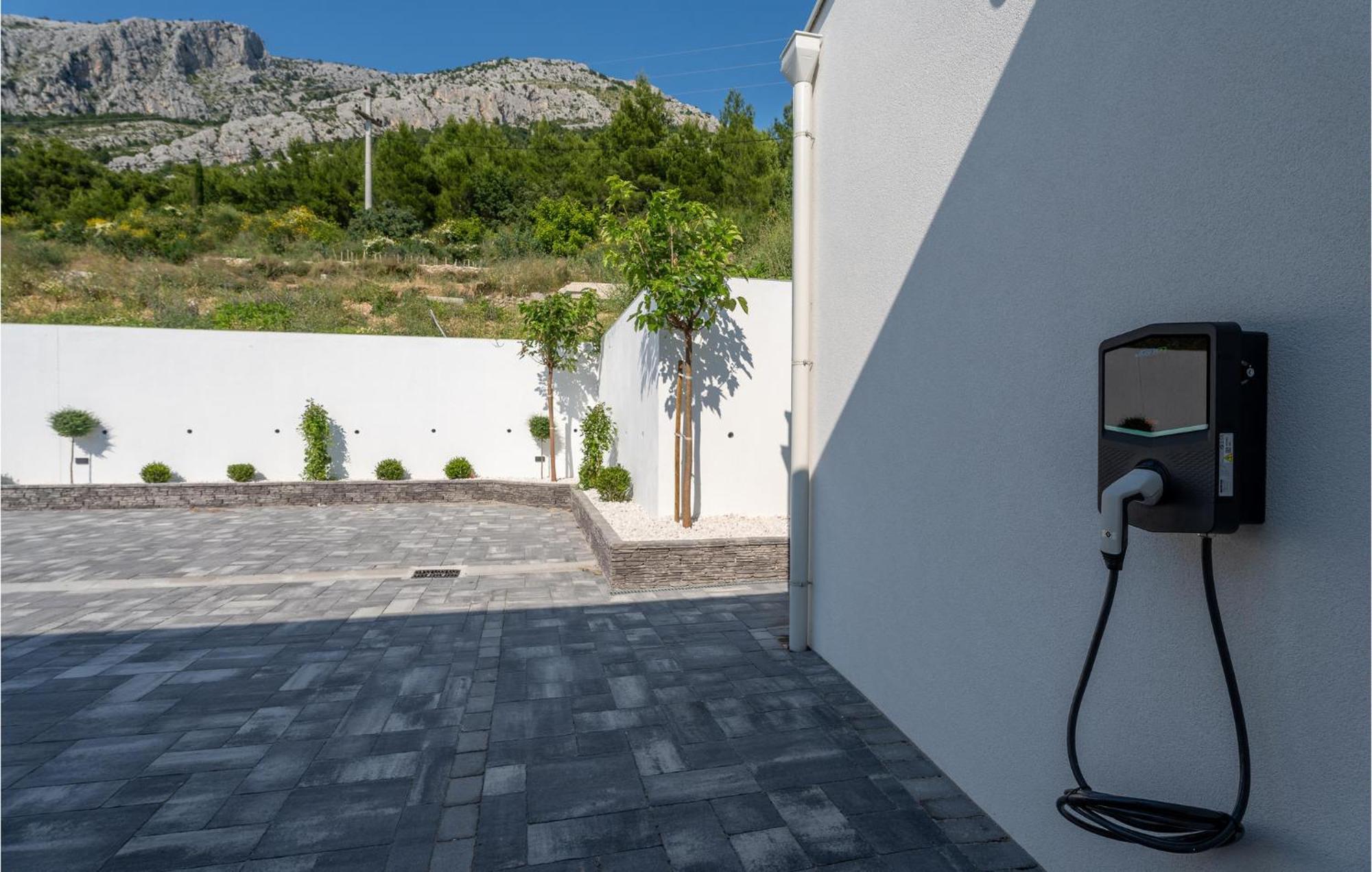 Beautiful Home In Omis With Kitchen Eksteriør bilde