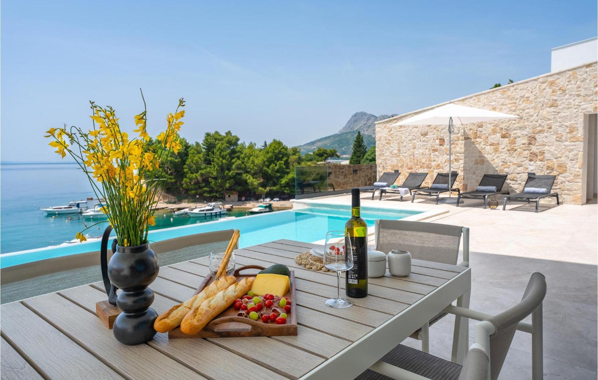 Beautiful Home In Omis With Kitchen Eksteriør bilde